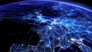 Así se ve un día de tráfico aéreo sobre Europa